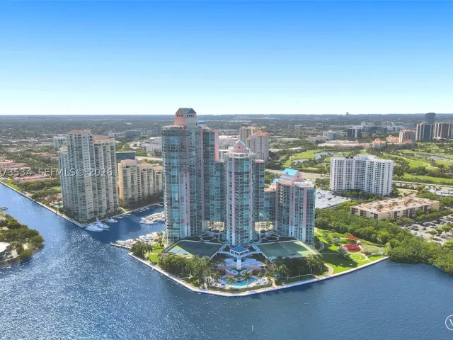 3-bedroom condo for rent in Aventura - 3370 Hidden Bay Dr 1501 - MondialRealty