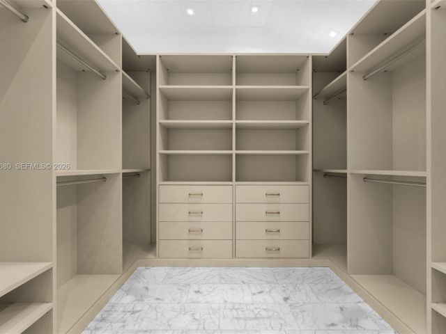 Home for sale at 6675 Roxbury Ln - photo 7469253