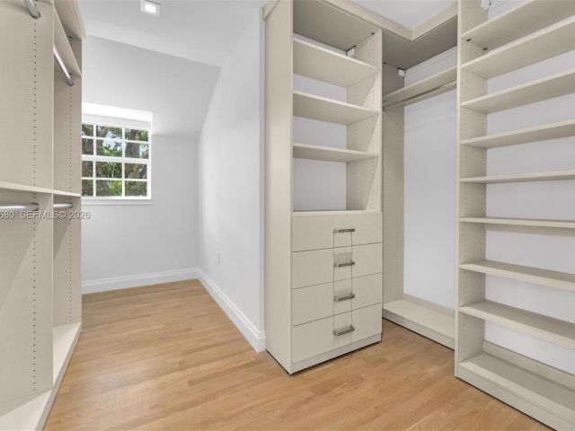 Home for sale at 6675 Roxbury Ln - photo 7469254