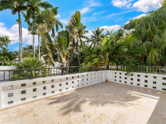 Home for sale at 6675 Roxbury Ln - photo 7469255