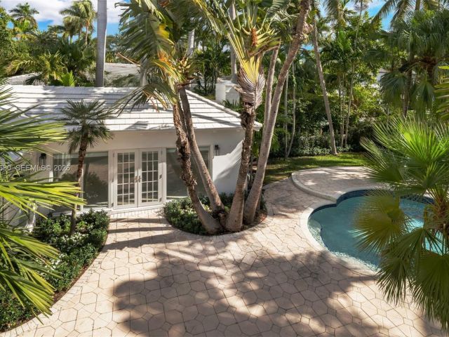 Home for sale at 6675 Roxbury Ln - photo 7469256