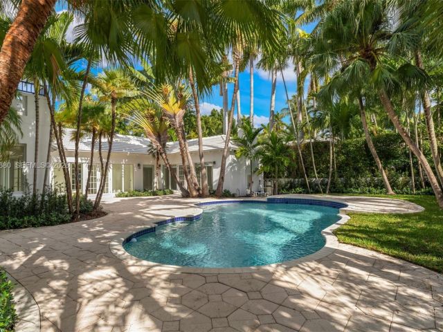 Home for sale at 6675 Roxbury Ln - photo 7469259