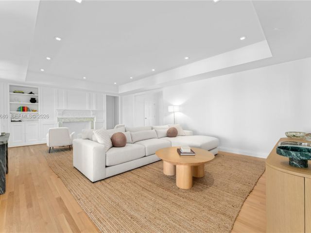 Home for sale at 6675 Roxbury Ln - photo 7469262