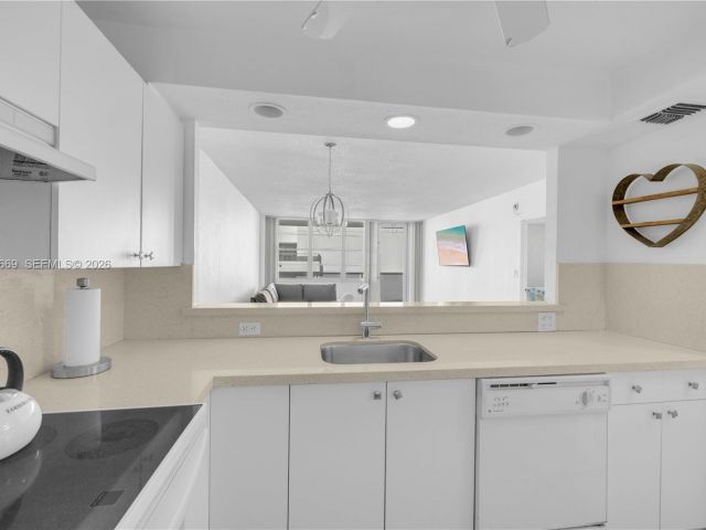 Apartment for sale  Unit #905 - photo 7470176