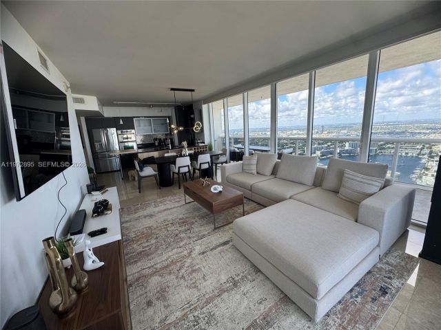 Apartment for rent  Unit #5008 - photo 7499686