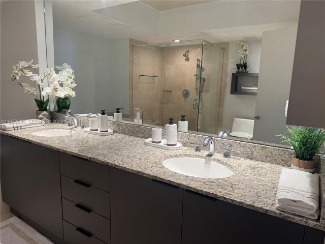 Apartment for rent  Unit #5008 - photo 7499692