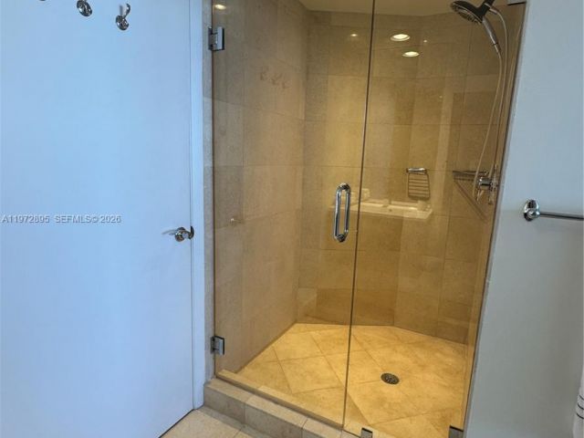 Apartment for rent  Unit #5008 - photo 7499694