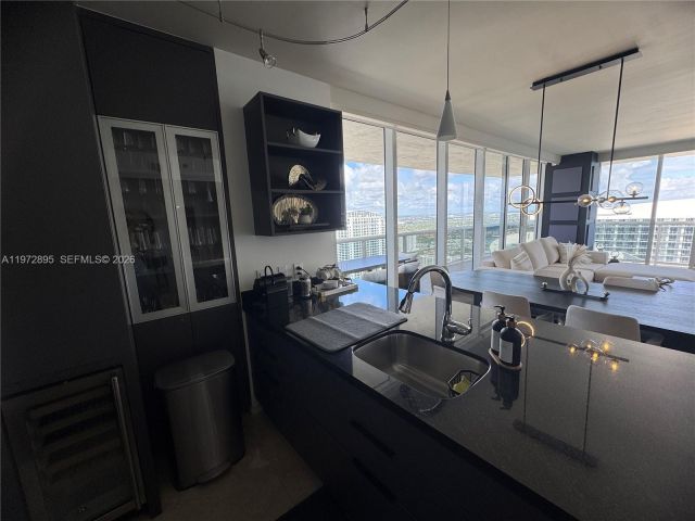 Apartment for rent  Unit #5008 - photo 7499705