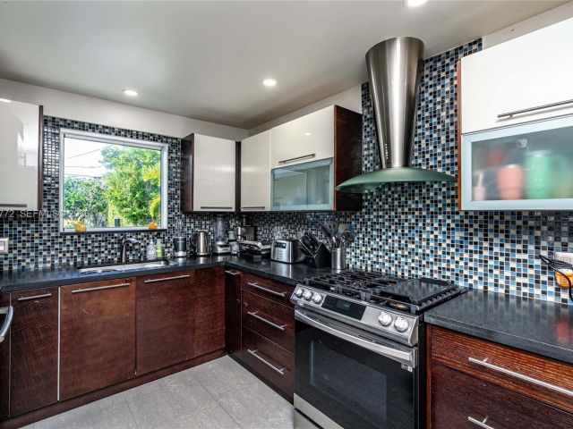 Home for sale at 1360 SW 16th St - photo 7525844