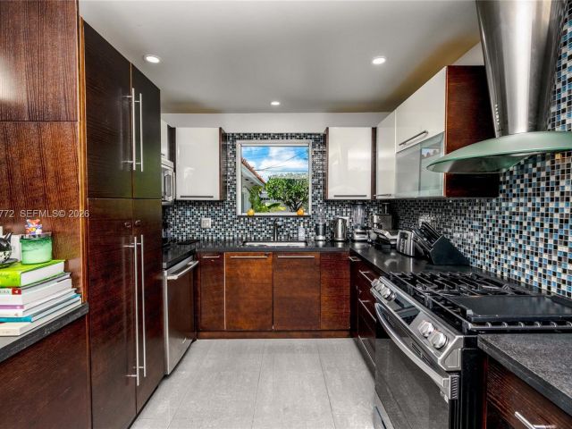 Home for sale at 1360 SW 16th St - photo 7525845