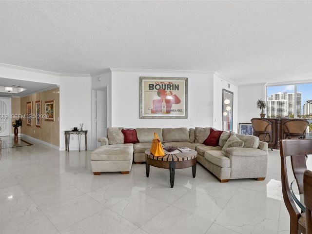 Apartment for rent  Unit #613 - photo 7503307