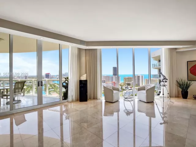 3-bedroom condo for sale in Aventura - 21200 Point Pl PH2804 - MondialRealty