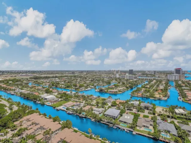 3-bedroom condo for sale in Aventura - 21200 Point Pl PH2804 - MondialRealty