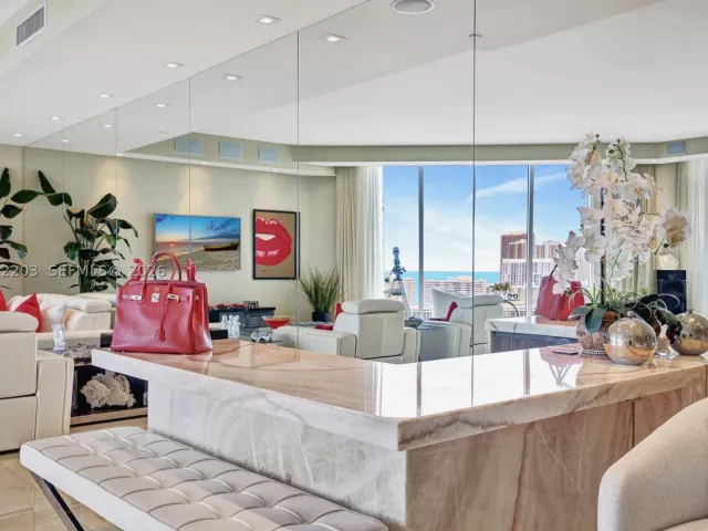 3-bedroom condo for sale in Aventura - 21200 Point Pl PH2804 - MondialRealty