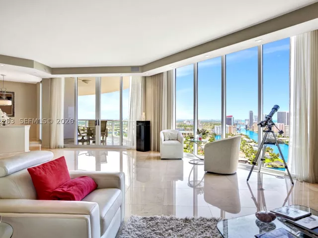3-bedroom condo for sale in Aventura - 21200 Point Pl PH2804 - MondialRealty
