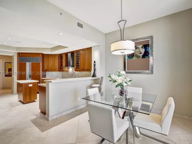 3-bedroom condo for sale in Aventura - 21200 Point Pl PH2804 - MondialRealty