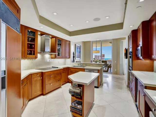 3-bedroom condo for sale in Aventura - 21200 Point Pl PH2804 - MondialRealty