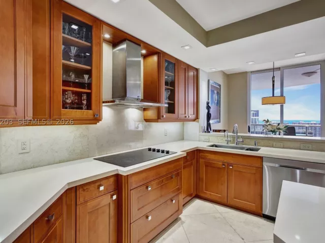 3-bedroom condo for sale in Aventura - 21200 Point Pl PH2804 - MondialRealty