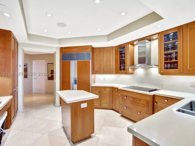 3-bedroom condo for sale in Aventura - 21200 Point Pl PH2804 - MondialRealty