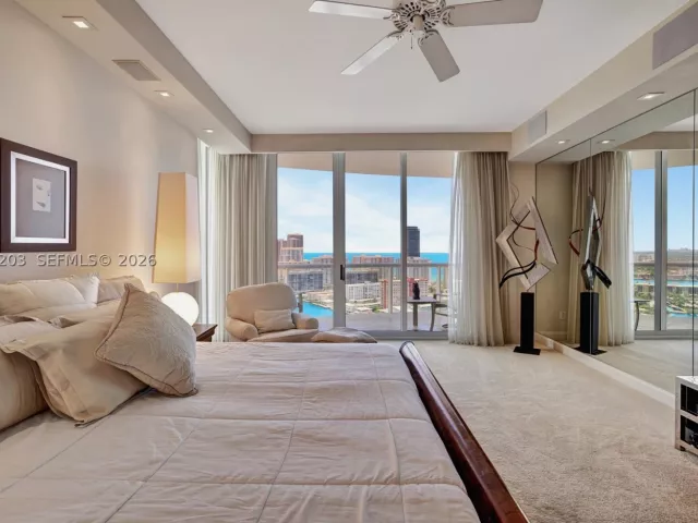 3-bedroom condo for sale in Aventura - 21200 Point Pl PH2804 - MondialRealty