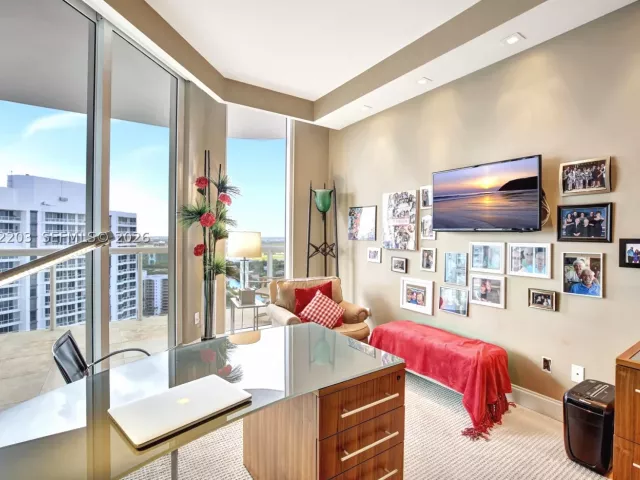 3-bedroom condo for sale in Aventura - 21200 Point Pl PH2804 - MondialRealty