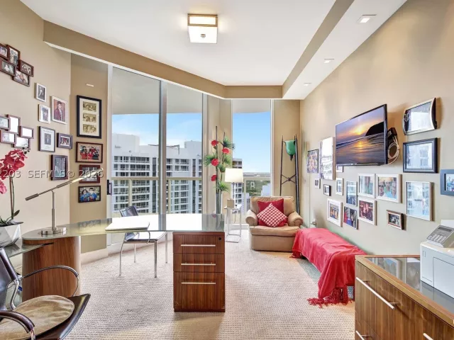 3-bedroom condo for sale in Aventura - 21200 Point Pl PH2804 - MondialRealty