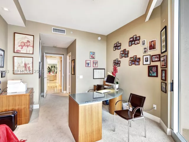3-bedroom condo for sale in Aventura - 21200 Point Pl PH2804 - MondialRealty