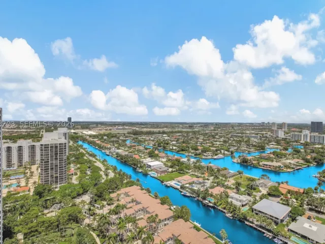 3-bedroom condo for sale in Aventura - 21200 Point Pl PH2804 - MondialRealty