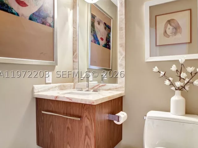 3-bedroom condo for sale in Aventura - 21200 Point Pl PH2804 - MondialRealty