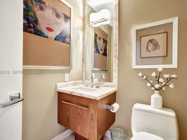 3-bedroom condo for sale in Aventura - 21200 Point Pl PH2804 - MondialRealty