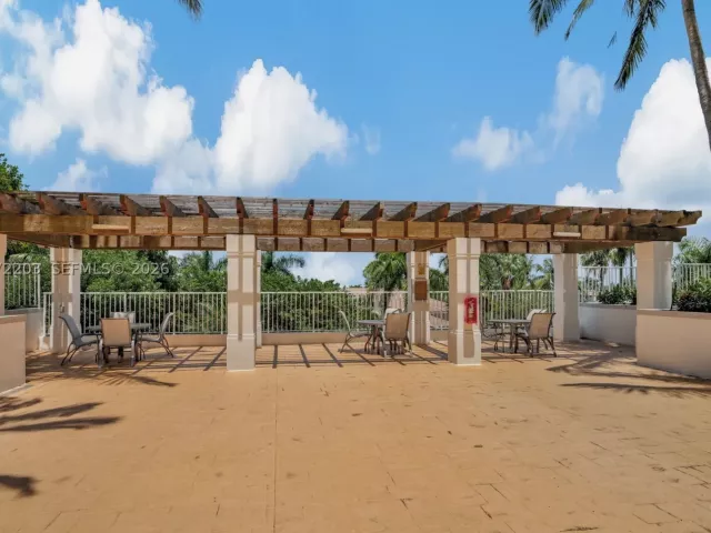 3-bedroom condo for sale in Aventura - 21200 Point Pl PH2804 - MondialRealty