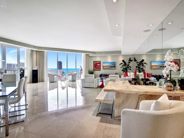 3-bedroom condo for sale in Aventura - 21200 Point Pl PH2804 - MondialRealty