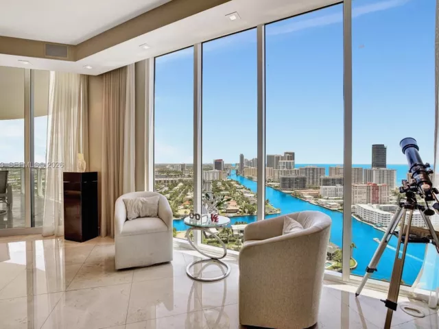 3-bedroom condo for sale in Aventura - 21200 Point Pl PH2804 - MondialRealty