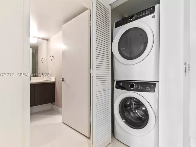 2-bedroom condo for sale in Sunny Isles Beach - 300 Sunny Isles Blvd 4-1705 - MondialRealty