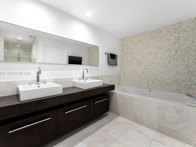 Apartment for rent  Unit #2405 - photo 7498676