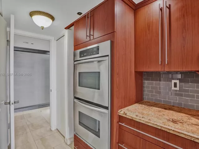 2-bedroom condo for sale in Aventura - 19355 Turnberry Way 8K - MondialRealty