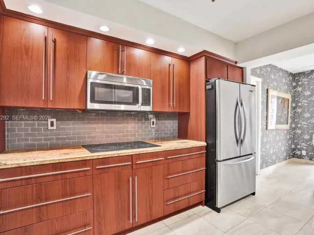 2-bedroom condo for sale in Aventura - 19355 Turnberry Way 8K - MondialRealty