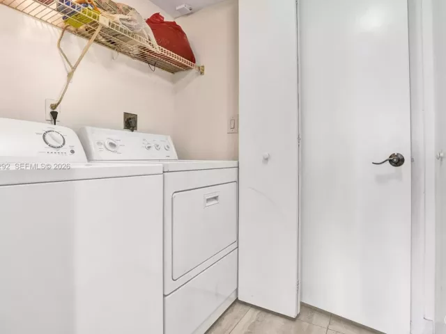 2-bedroom condo for sale in Aventura - 19355 Turnberry Way 8K - MondialRealty