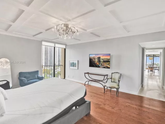 2-bedroom condo for sale in Aventura - 19355 Turnberry Way 8K - MondialRealty