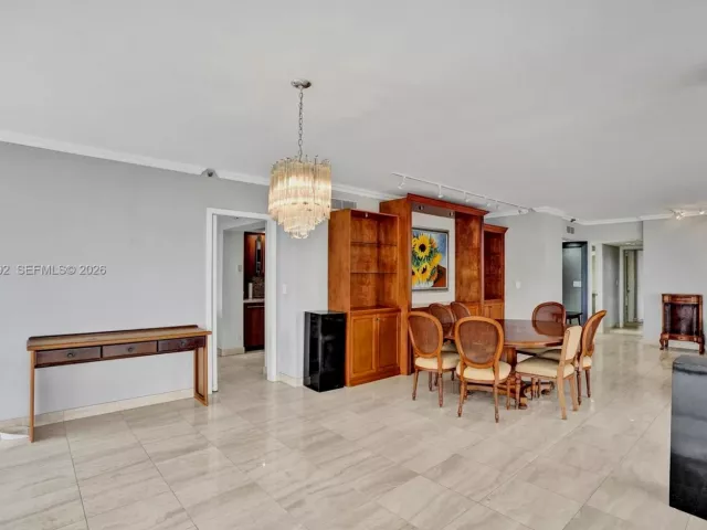 2-bedroom condo for sale in Aventura - 19355 Turnberry Way 8K - MondialRealty