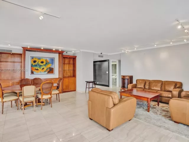 2-bedroom condo for sale in Aventura - 19355 Turnberry Way 8K - MondialRealty