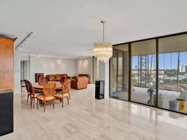 2-bedroom condo for sale in Aventura - 19355 Turnberry Way 8K - MondialRealty