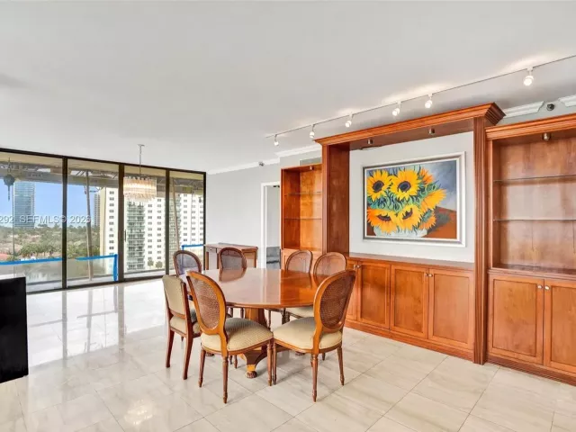 2-bedroom condo for sale in Aventura - 19355 Turnberry Way 8K - MondialRealty
