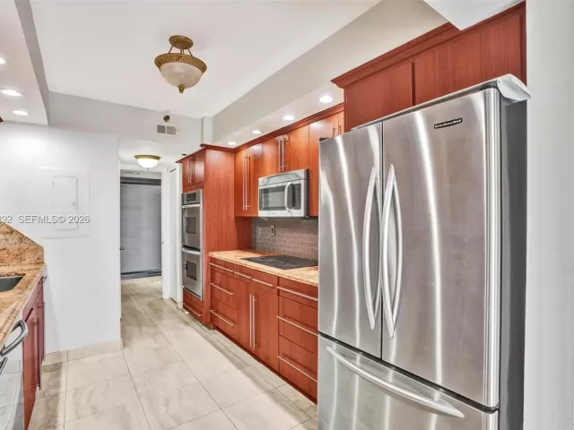 2-bedroom condo for sale in Aventura - 19355 Turnberry Way 8K - MondialRealty