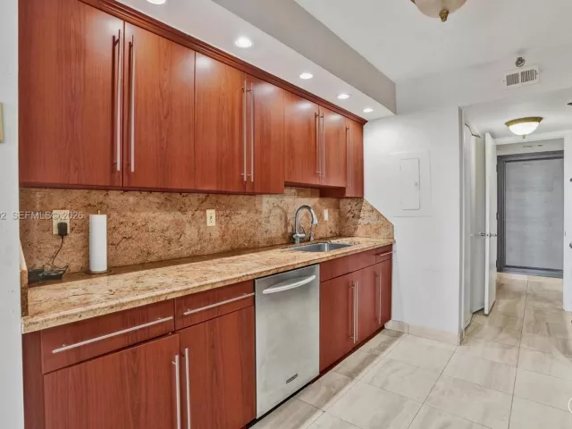 2-bedroom condo for sale in Aventura - 19355 Turnberry Way 8K - MondialRealty