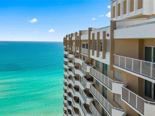 1-bedroom condo for sale in Hallandale Beach - 1950 S Ocean Drive PHB - MondialRealty