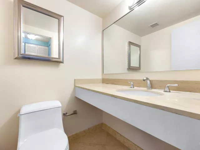 1-bedroom condo for sale in Hallandale Beach - 1950 S Ocean Drive PHB - MondialRealty