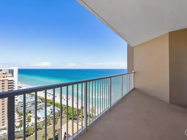 1-bedroom condo for sale in Hallandale Beach - 1950 S Ocean Drive PHB - MondialRealty