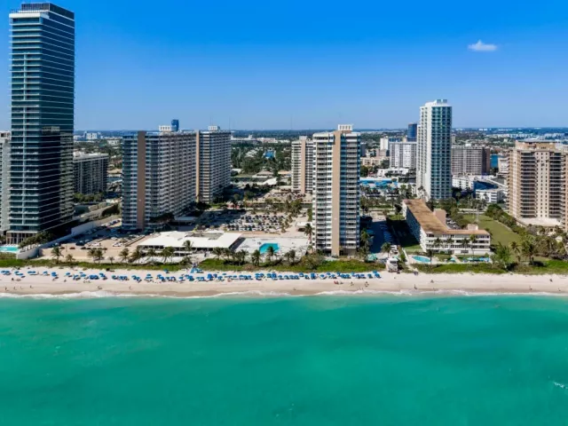 1-bedroom condo for sale in Hallandale Beach - 1950 S Ocean Drive PHB - MondialRealty