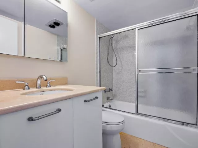 1-bedroom condo for sale in Hallandale Beach - 1950 S Ocean Drive PHB - MondialRealty